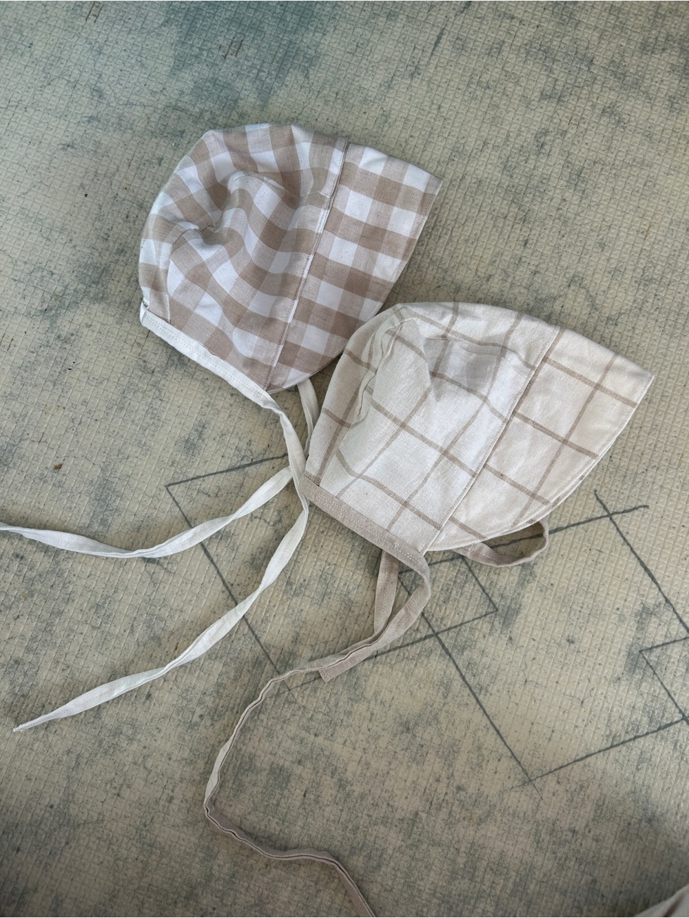 Boutique brand baby bonnets - Beige/White 0-6 months